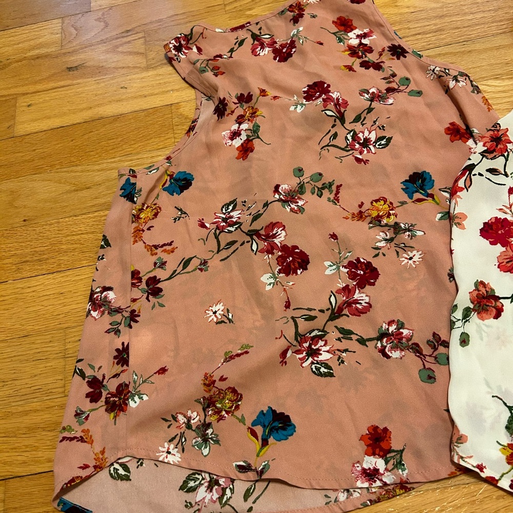 2 pre-owned lightweight blouses. Women. - Picture 8 of 9